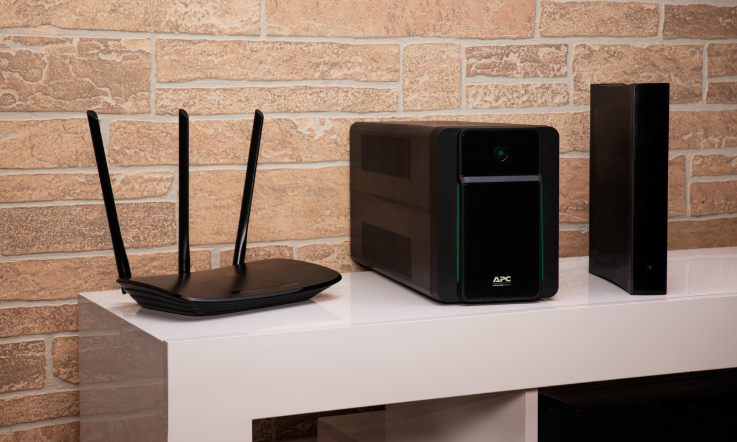 APC Back-UPS BX2200MI-GR Noodstroomvoeding - 2200VA, 4x stopcontact, USB - Afbeelding 4