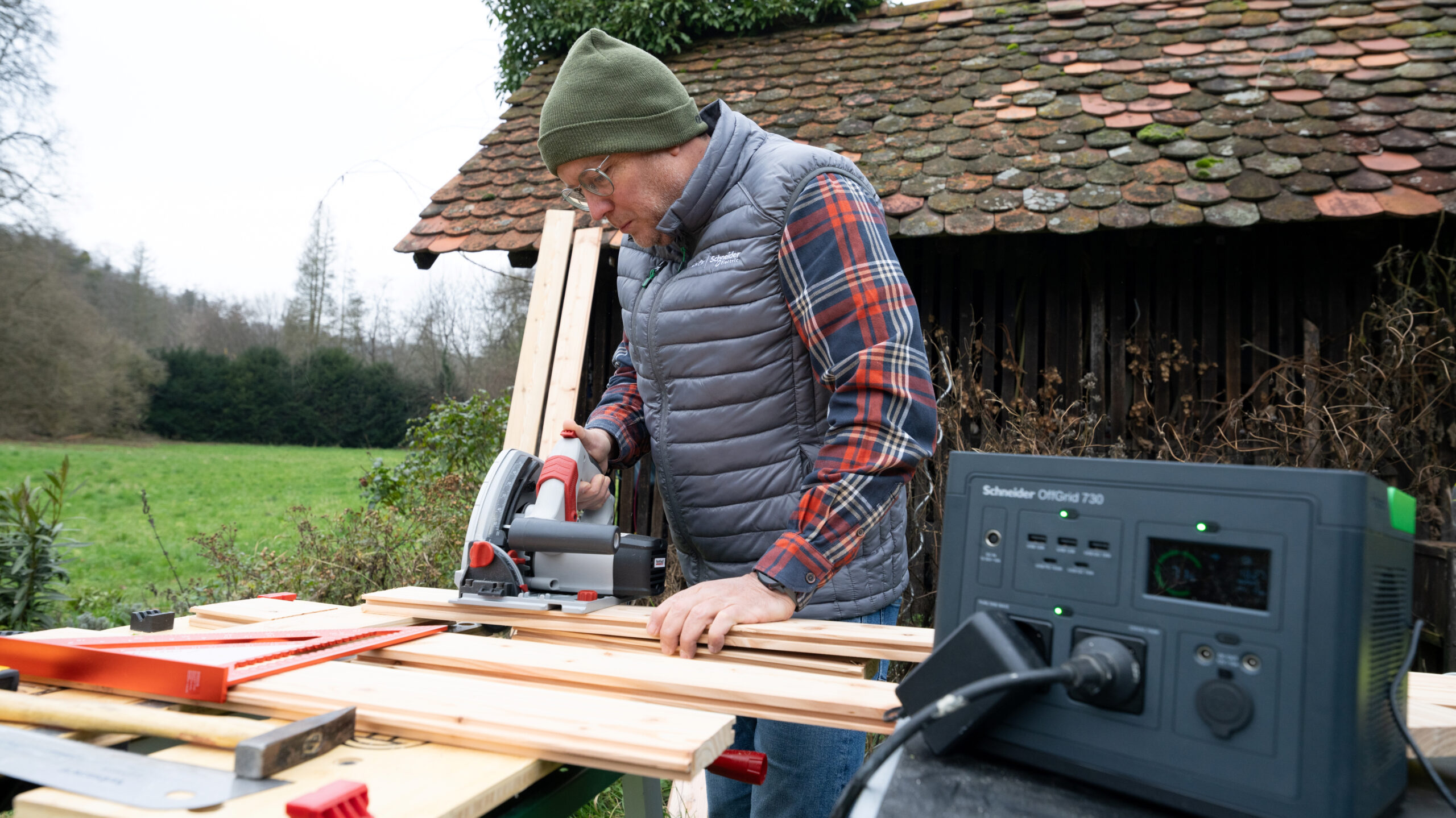 APC SE OffGrid Portable Power Station 500 - Li-Ion accu, LCD, 2x stopcontact, 3x USB-A, 2x USB-C, 3x 12V, draadloze lader - Afbeelding 10