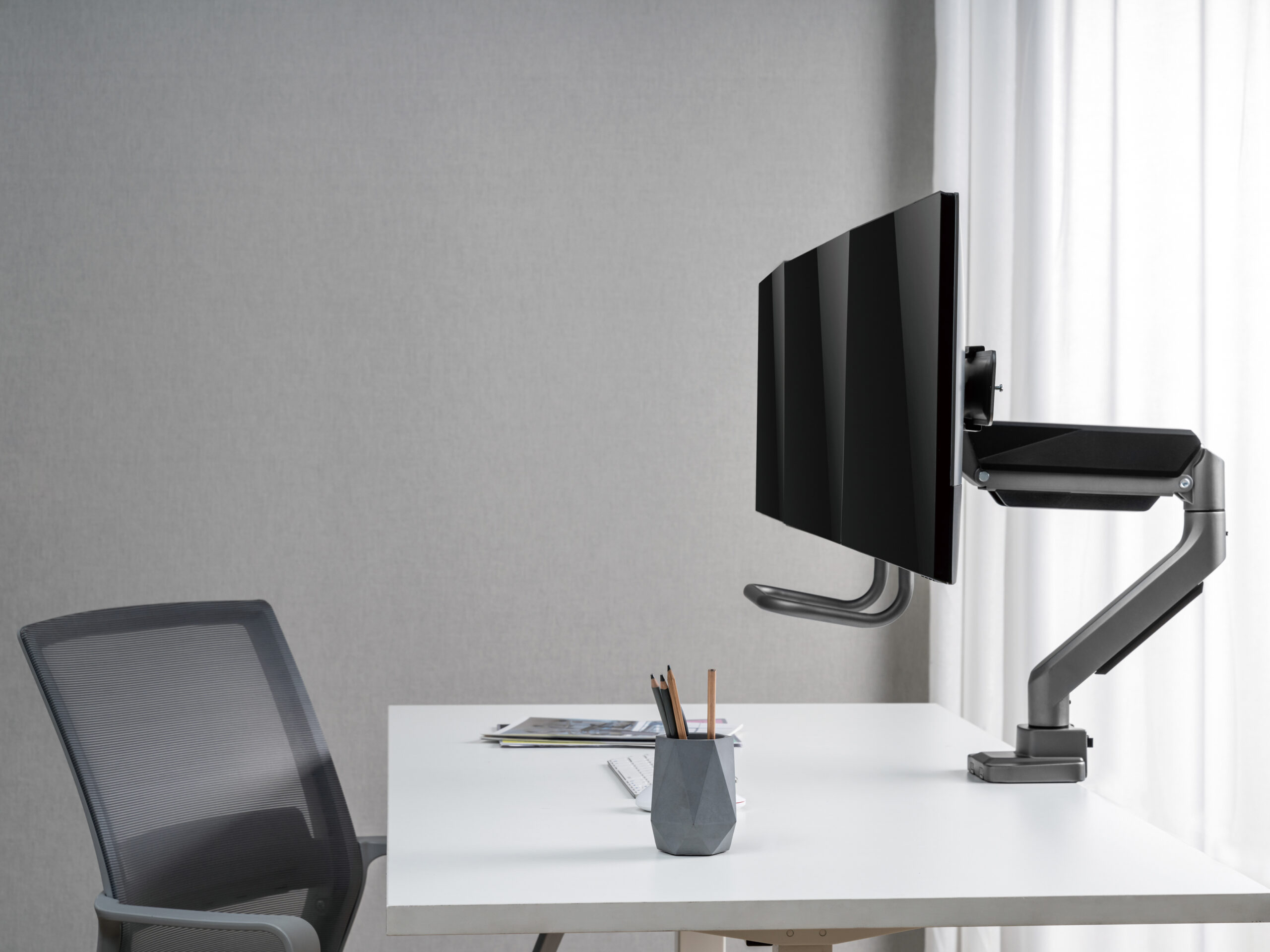 Equip 17“-27” Premium gasgeveerde triple Monitorarm - Afbeelding 11