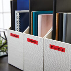 DYMO originele D1 labels | Zwarte Tekst op Rood Label | 12 mm x 7 m | zelfklevende etiketten voor de LabelManager labelmaker | gemaakt in Europa - Afbeelding 5