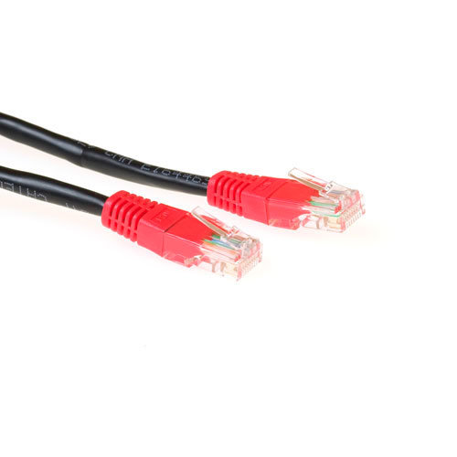 ACT Zwarte 1,5 meter U/UTP CAT5E patchkabel cross met RJ45 connectoren