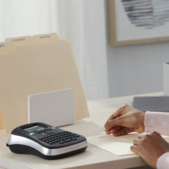 DYMO LabelManager 210D+-labelmaker | Desktoplabelprinter | Draagbare labelmaker met AZERTY-toetsenbord | Groot scherm en toetsen voor snelle toegang | Voor kantoor- en thuisgebruik - Afbeelding 7