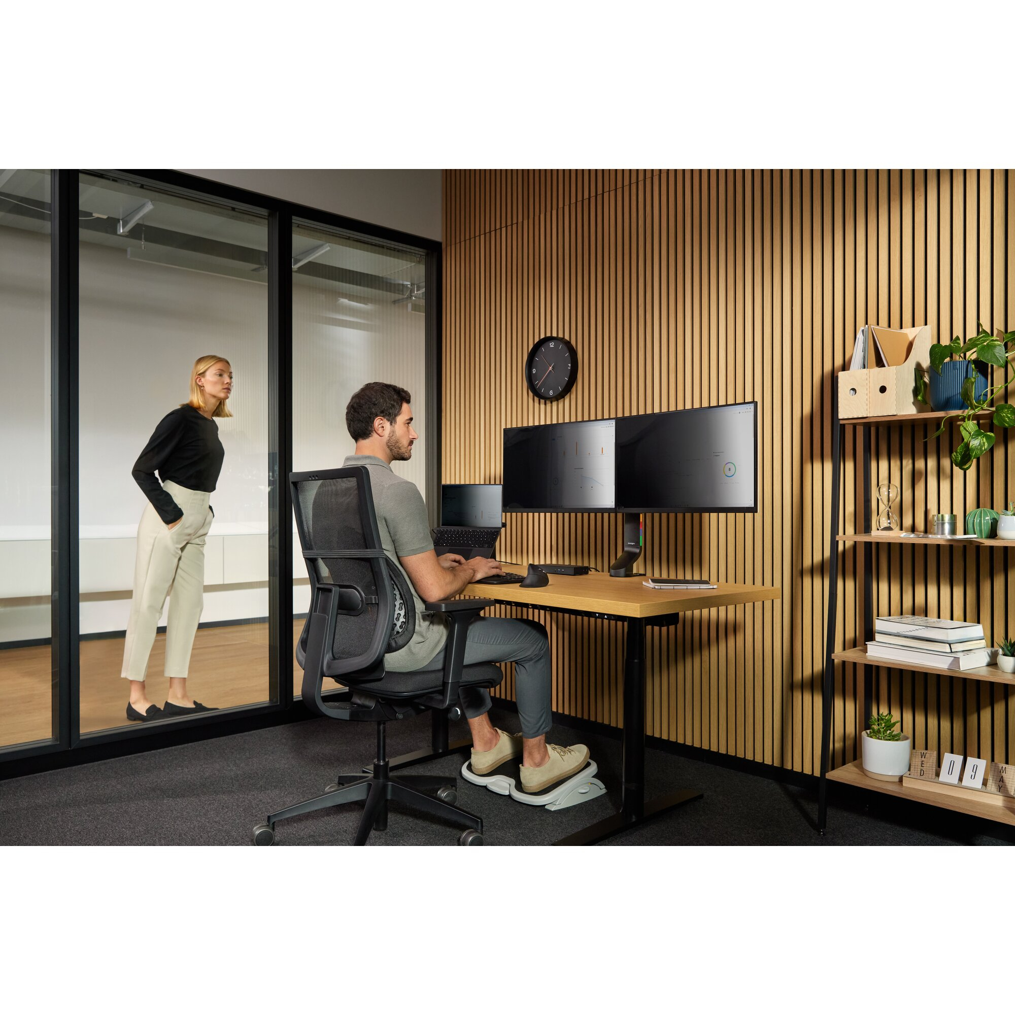 Kensington SmartFit Easy Riser-laptopstandaard met koelfunctie - Zwart - Afbeelding 26
