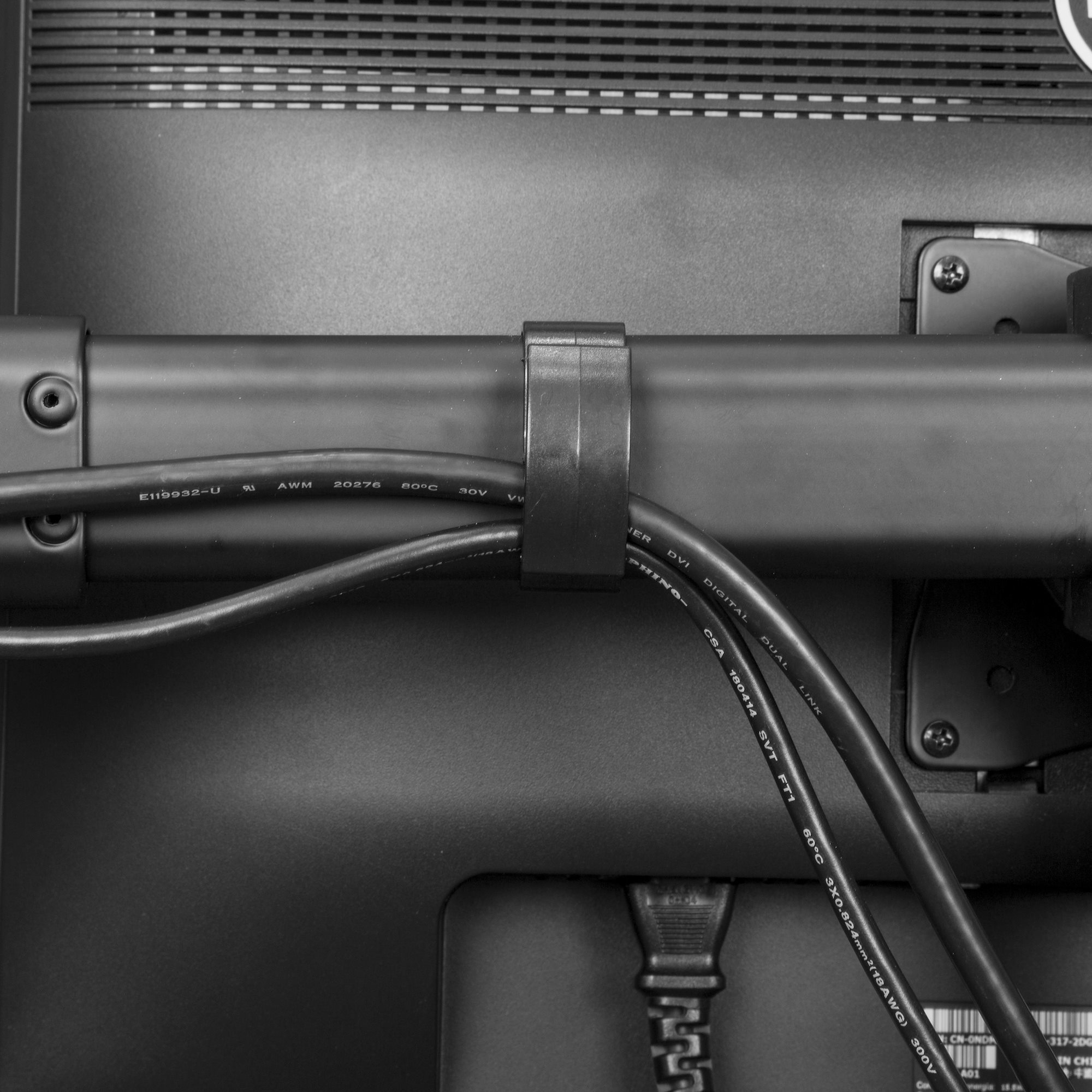 StarTech.com Triple Monitor Arm, Ergonomische VESA Monitor Beugel voor 3 Schermen tot 27", Scharnierend en in Hoogte Verstelbaar langs Verticale Arm, Kantelen/Zwenken/Roteren, Bureauklem/Doorvoertule - Afbeelding 7