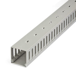 StarTech.com Kabelgoot met Open Sleuven en Deksel, 50mm B x 50mm H 2m L 8mm Sleuven PVC Draadgoot / Muurlijst voor Netwerk Kabels Max 80 Kabels, UL Listed - Afbeelding 3