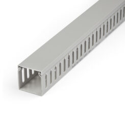 StarTech.com Kabelgoot met Open Sleuven en Deksel, 50mm B x 50mm H 2m L 8mm Sleuven PVC Draadgoot / Muurlijst voor Netwerk Kabels Max 80 Kabels, UL Listed - Afbeelding 2