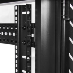 StarTech.com 26U Enterprise-Grade Server Rack Cabinet, 19in Vergrendelbare 4-Post Patchkast met 83cm Montagediepte en 800kg Draagkracht - Afbeelding 3