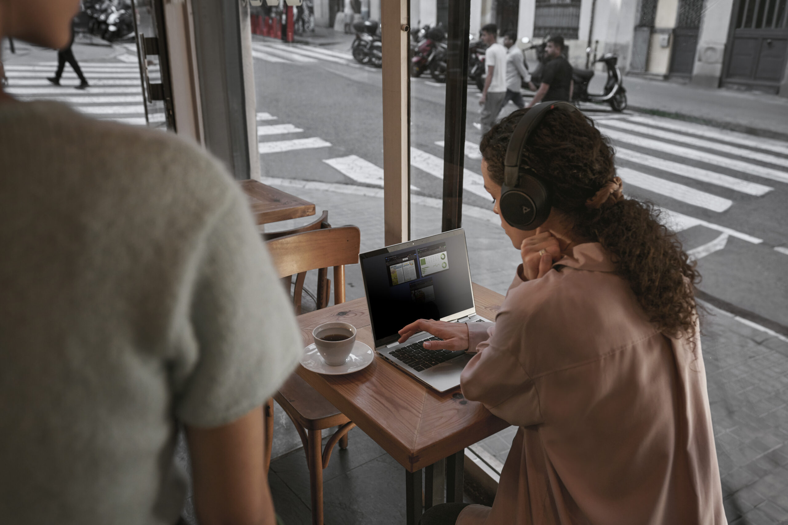 HP EliteBook 8 G1i 16 AI Intel Core Ultra 5 225U Laptop 40,6 cm (16") WUXGA 16 GB DDR5-SDRAM 512 GB SSD Wi-Fi 6E (802.11ax) Windows 11 Pro AI PC Zilver - Afbeelding 17