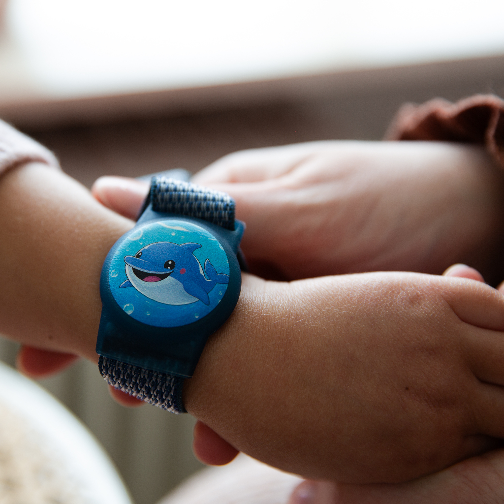Beeep OneTag Apple Find My & Android Tracker - Kids Wristband Velcro Dolphin - Afbeelding 8