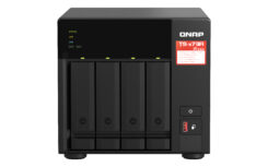 QNAP TS-473A NAS Tower Ryzen Embedded V1500B 8 GB DDR4 0 TB QNAP Turbo System Zwart
