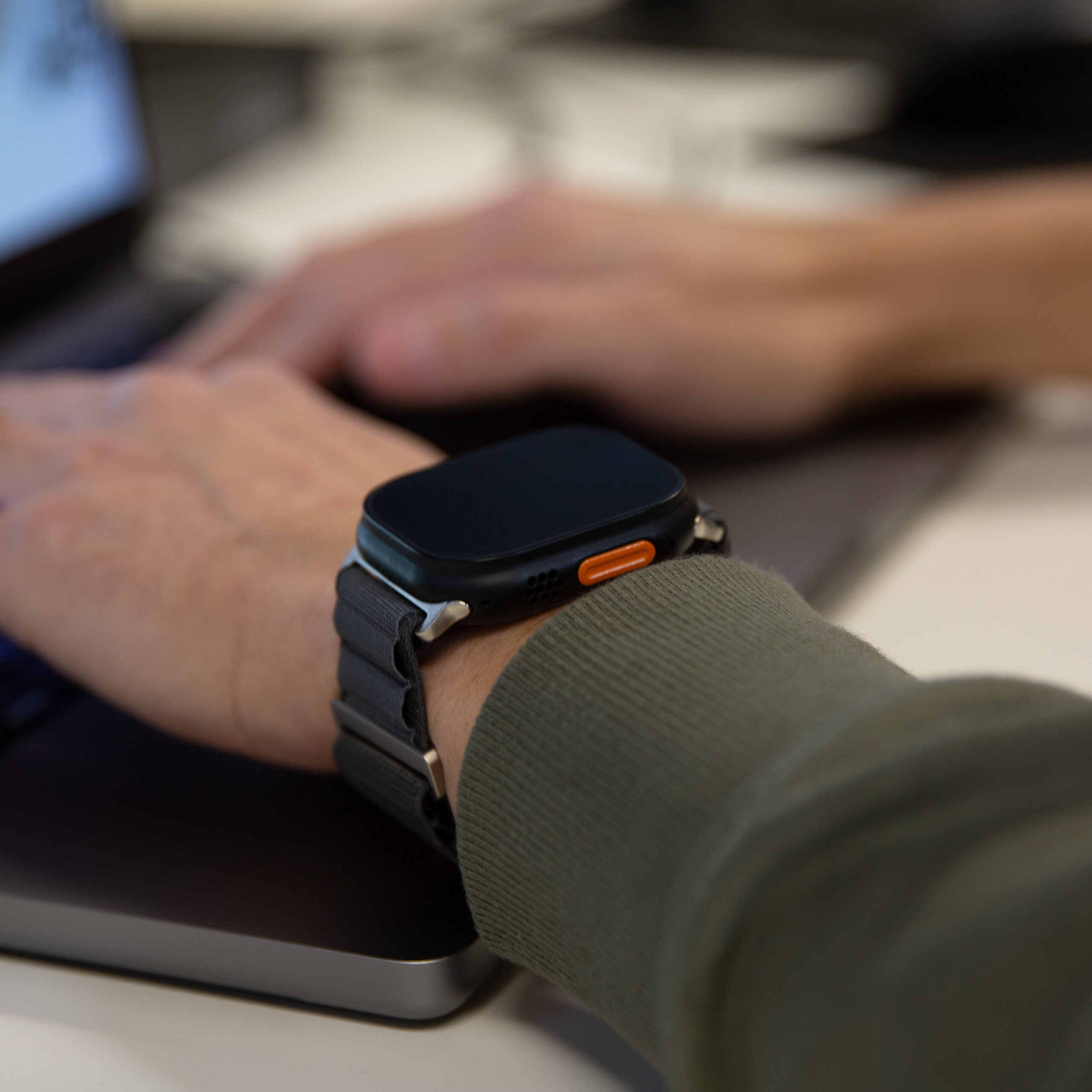 Mobilize Nylon Watch Band - Alpine - Titanium Connector - for Apple 42/44/45/49mm - Dark Grey - Afbeelding 6