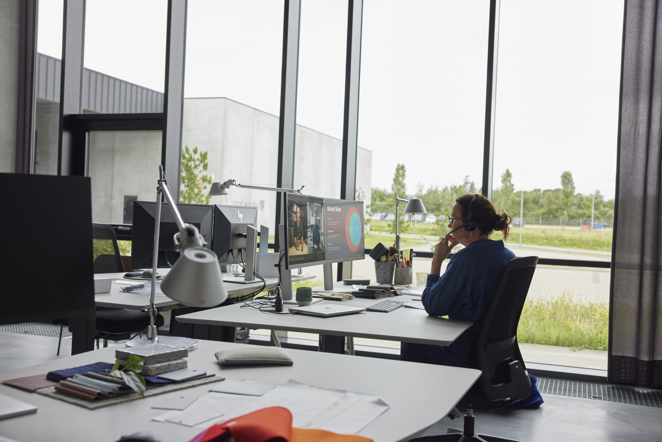 HP Poly Savi 8420 Office Stereo Microsoft Teams Certified DECT 1880-1900 MHz Headset - Afbeelding 4