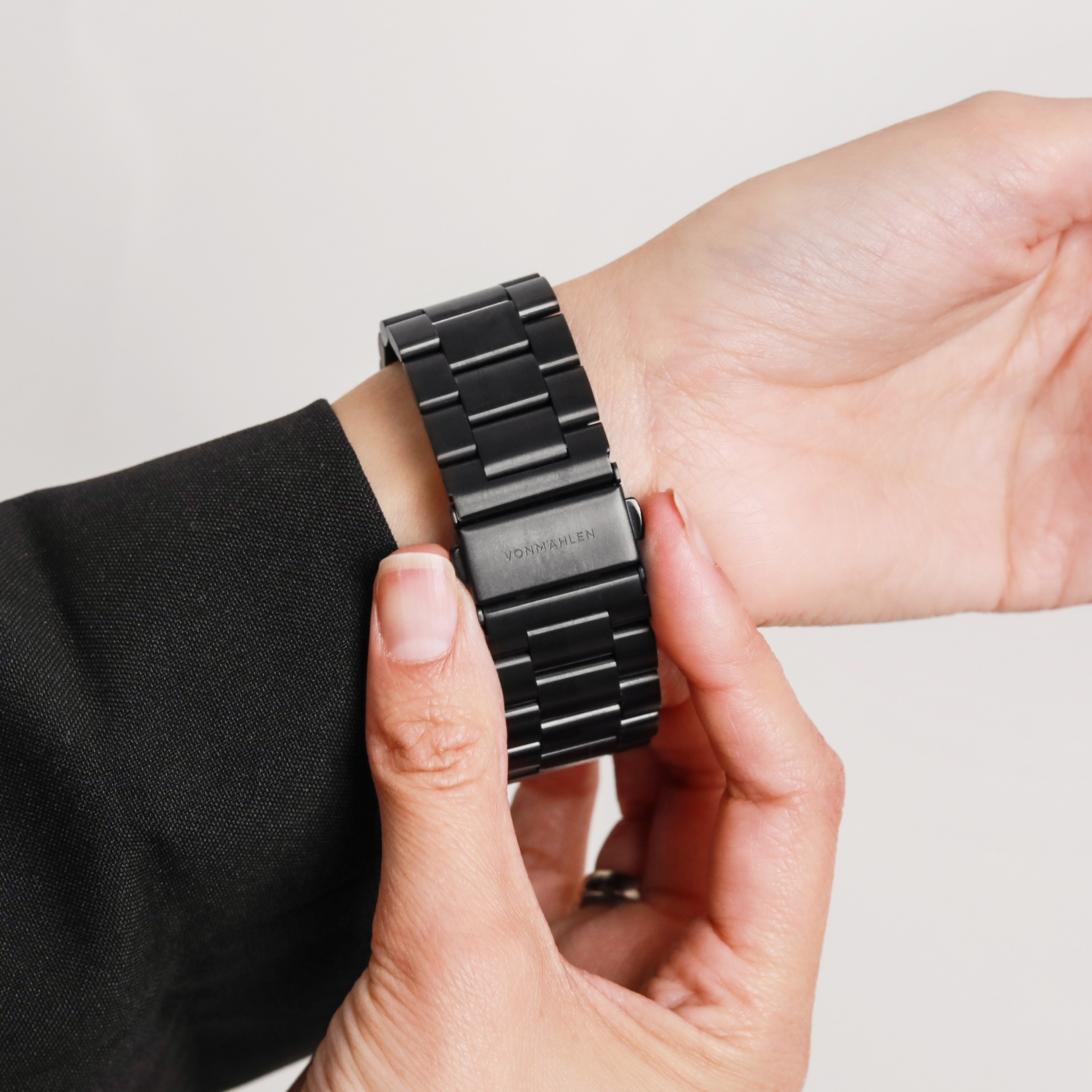 Vonmählen Link Bracelet 2 For Apple Watch 44 - 45 - 46 - 49mm One Size Black - Afbeelding 3