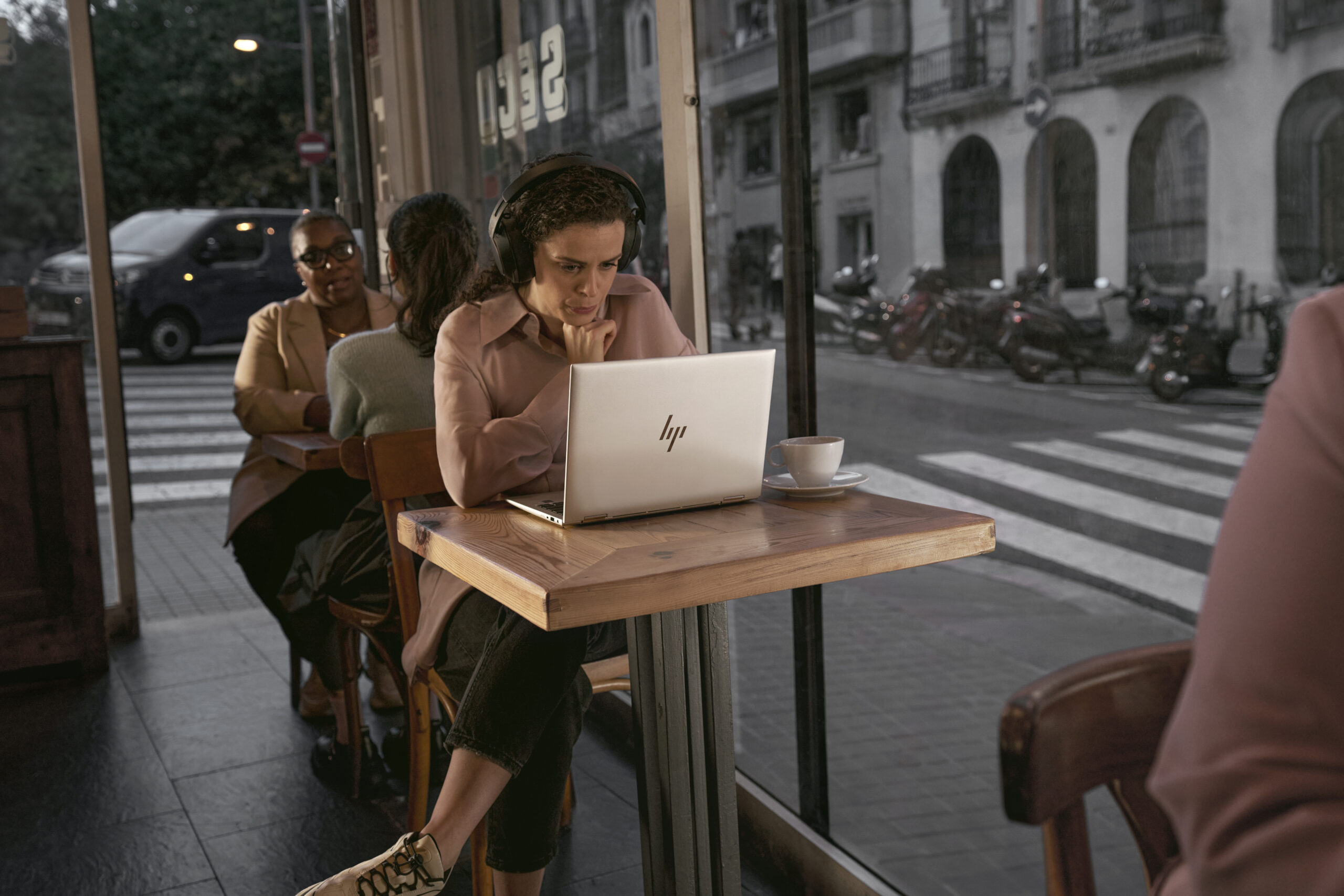 HP EliteBook 8 G1a Next Gen AI PC Wolf Pro Security Edition Copilot+ PC AMD Ryzen AI 7 350 Laptop 35,6 cm (14") WUXGA 32 GB DDR5-SDRAM 1 TB SSD Wi-Fi 7 (802.11be) Windows 11 Pro Zilver - Afbeelding 9