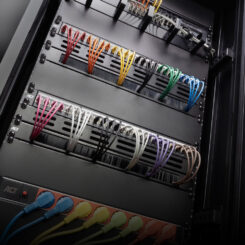 ACT Rode 0,5 meter LSZH S/FTP CAT6A slimline patchkabel snagless met RJ45 connectoren - Afbeelding 4