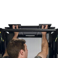 APC NetShelter SX 45U 750mm brede x 1070mm diepe behuizing met zijden, zwart - Afbeelding 4