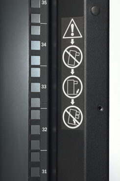 APC NetShelter SX 42U 600mm Wide x 1200mm Deep Enclosure with Sides Black -2000 lbs. Shock Packaging - Afbeelding 11