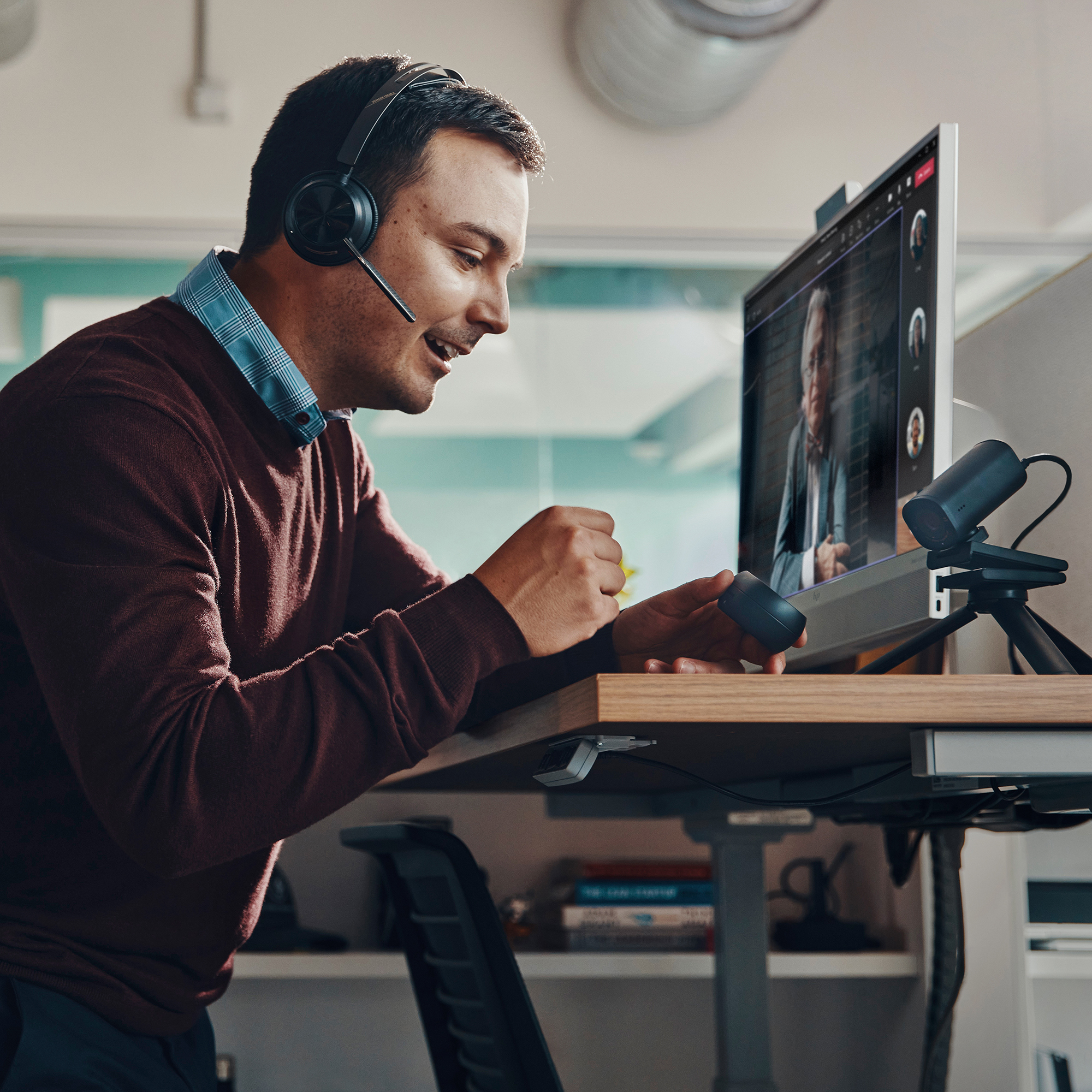HP Poly Voyager Focus 2 USB-C-C Headset +USB-C/A Adapter - Afbeelding 4
