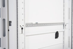APC NetShelter SX 48U 600mm brede x 1200mm diepe behuizing met zijden, wit - Afbeelding 10