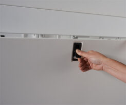 APC NetShelter SX 48U 600mm brede x 1200mm diepe behuizing met zijden, wit - Afbeelding 9