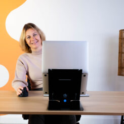 R-Go Tools Tablet- en laptopstandaard R-Go Riser Duo, geschikt voor 10-22 inch scherm, zwart - Afbeelding 10