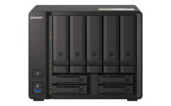 QNAP TS-H973AX NAS Tower Ryzen Embedded V1500B 8 GB DDR4 0 TB QuTS hero Zwart