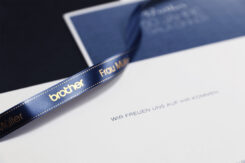 Brother TZE-RN34 labelprinter-tape Goud op navyblauw - Afbeelding 5
