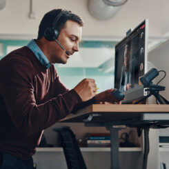 HP Poly Voyager Focus 2 USB-C-C Headset +USB-C/A Adapter - Afbeelding 4