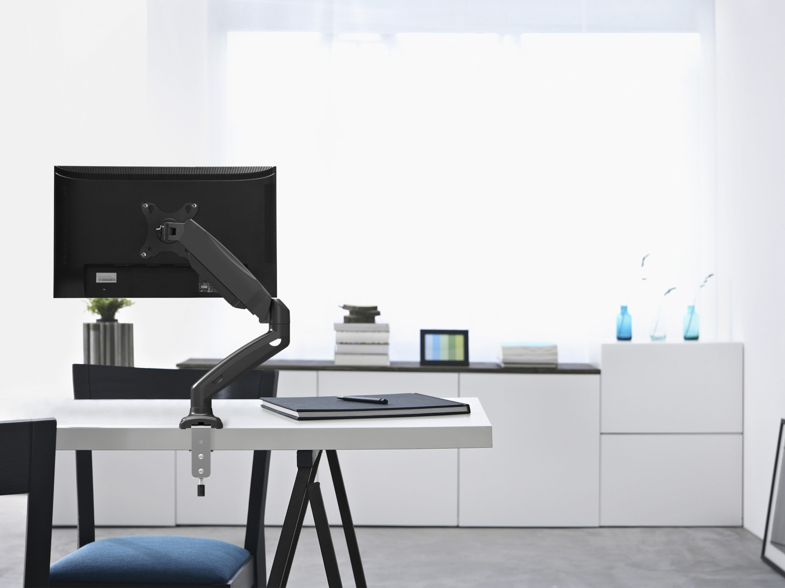 Equip 17“-32” Full motion Monitorarm - Afbeelding 4