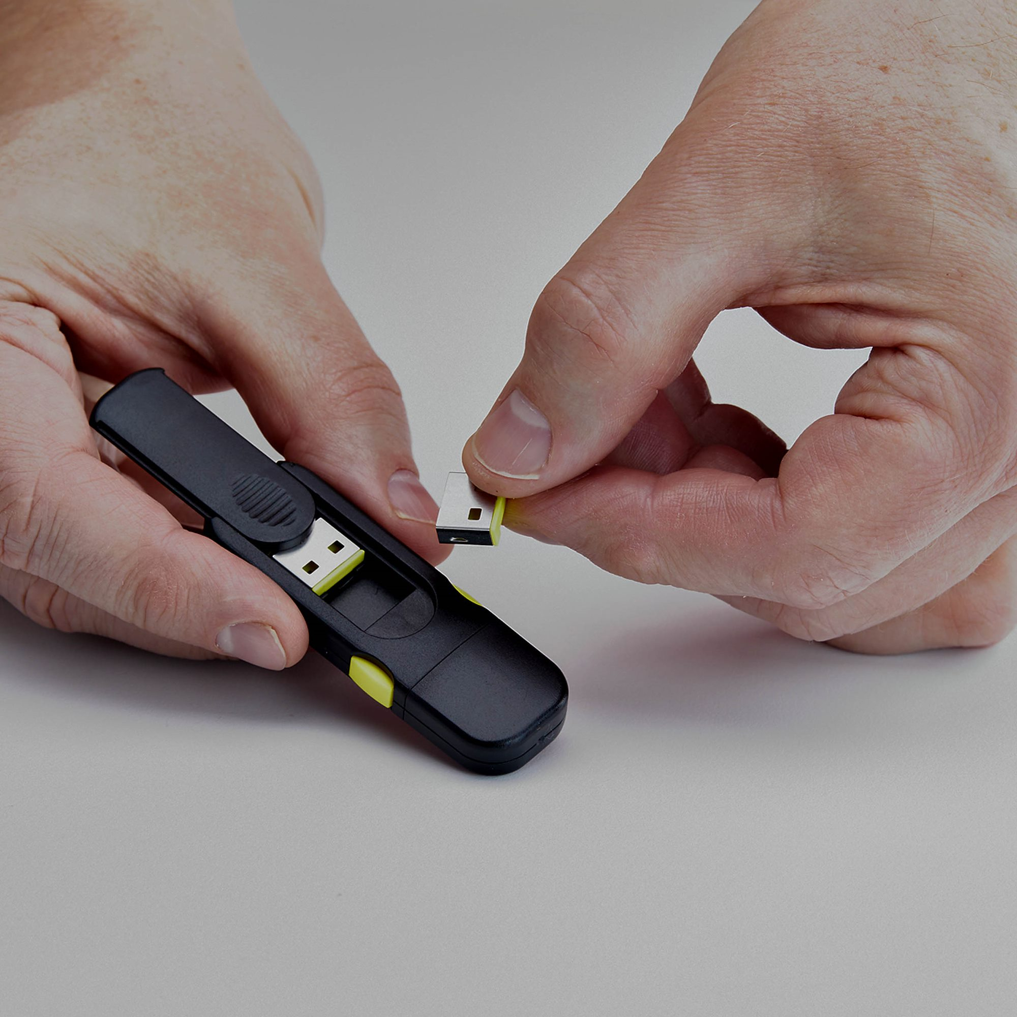 StarTech.com USB-A Poort Blocker Vervangingspluggen, 25-Pack Reserve Inserts voor USB-A-PORT-BLOCKER, Herbruikbare Snap-In USB-A Stofkappen voor Laptops/Computers - Afbeelding 4