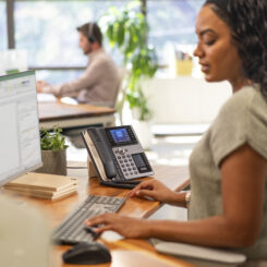 HP Poly Edge E450 IP-telefoon met PoE-ondersteuning - Afbeelding 4