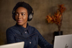 HP Poly Voyager Surround 80 UC Microsoft Teams Certified USB-C Headset + USB-C/A-adapter - Afbeelding 5
