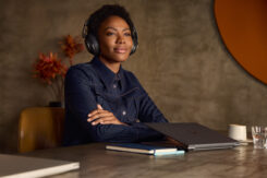 HP Poly Voyager Surround 80 UC Microsoft Teams Certified USB-C Headset + USB-C/A-adapter - Afbeelding 3