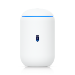 Desktop 10G Cloud Gateway met geintegreerde WiFi 7 PoE-switch microSD-opslag envolledige UniFi-applicatieondersteuning.