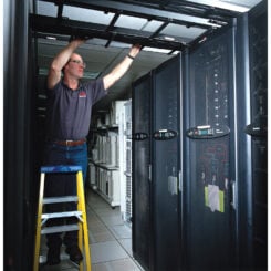 APC NetBotz Assemblageservice voor maximaal 3 toestellen en bijbehorende toebehoren voor 7-serie / 2-serie