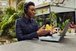 HP Poly Focus 625 Headset + Wireless Charge Stand - Afbeelding 6