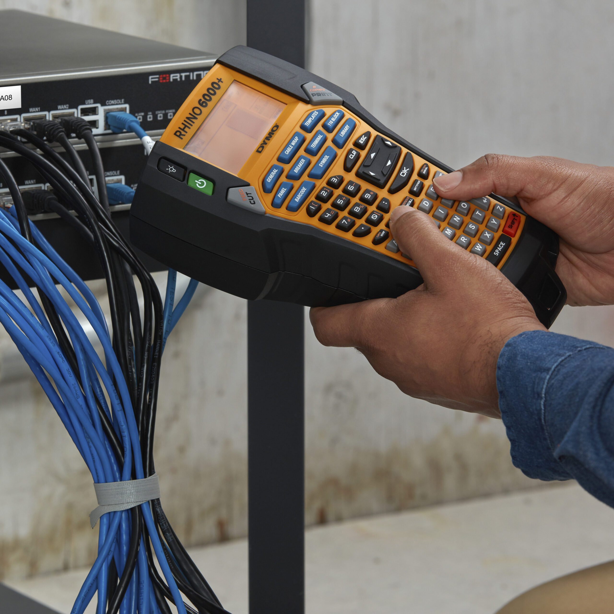 DYMO Rhino 6000+ Industriële labelmaker in harde kofferset | Labelprinter boordevol functies met PC-aansluiting - Afbeelding 4
